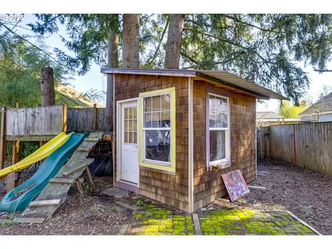 5804 SE Lafayette Street Portland OR 97206