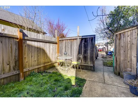 5804 SE Lafayette Street Portland OR 97206