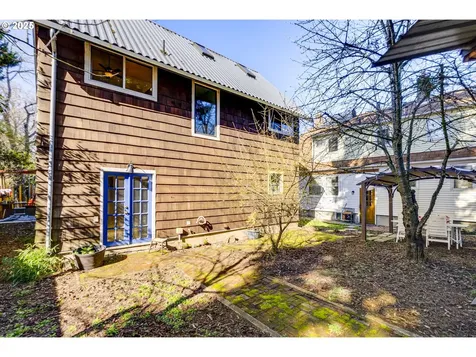 5804 SE Lafayette Street Portland OR 97206
