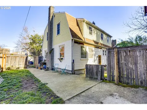 5804 SE Lafayette Street Portland OR 97206