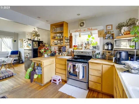 5804 SE Lafayette Street Portland OR 97206