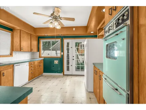 1911 SE 42nd Avenue Portland OR 97215