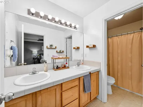 3572 SE Pinewood Avenue Hillsboro OR 97123