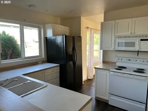 1392 SW Berryessa Place Troutdale OR 97060