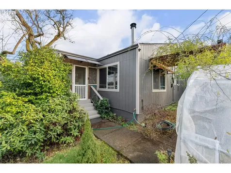 796 W Pilger Street Roseburg OR 97471