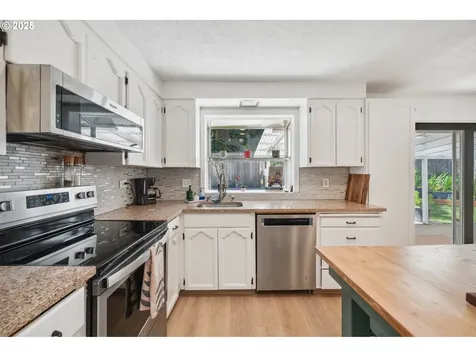 14990 SW Carolwood Drive Beaverton OR 97007