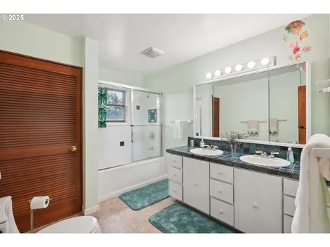 4401 SW 40th Avenue Portland OR 97221