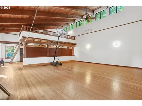 4401 SW 40th Avenue Portland OR 97221