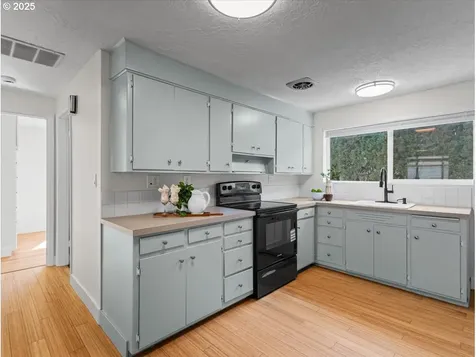 8523 SE 65th Avenue Portland OR 97206