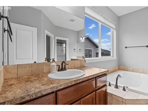 6068 NE Tuscan Loop Albany OR 97321