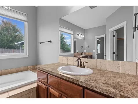 6068 NE Tuscan Loop Albany OR 97321