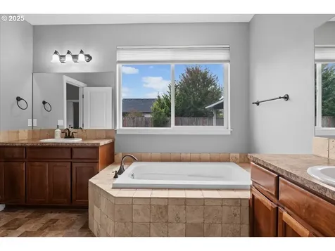 6068 NE Tuscan Loop Albany OR 97321