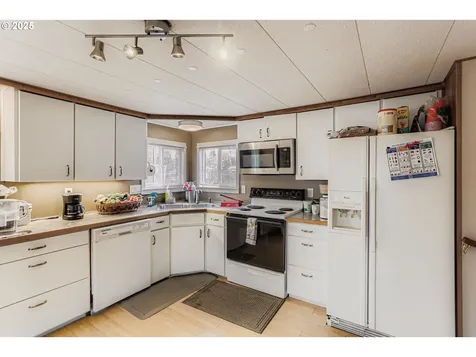 2681 SE River Road Hillsboro OR 97123