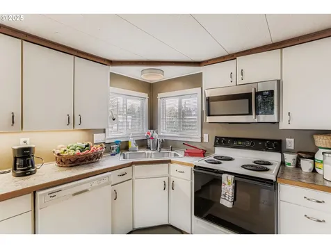 2681 SE River Road Hillsboro OR 97123