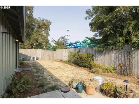 3716 E Street Springfield OR 97478