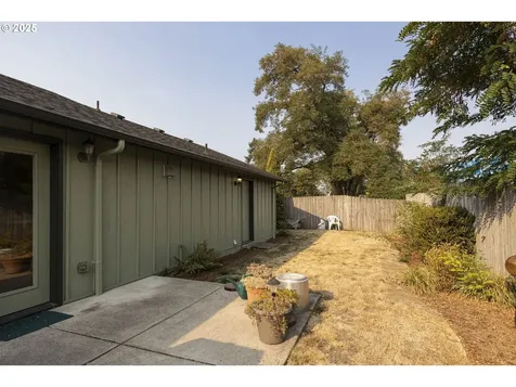3716 E Street Springfield OR 97478