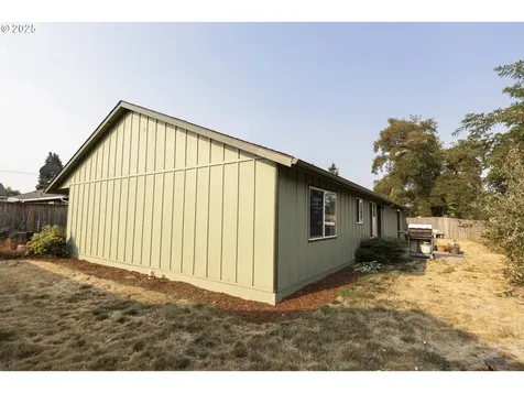 3716 E Street Springfield OR 97478