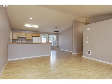 3716 E Street Springfield OR 97478