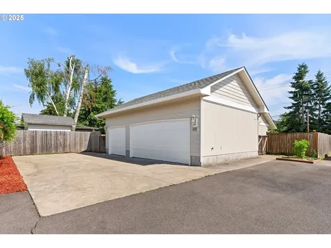 30 Village Drive Creswell OR 97426