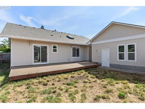 30 Village Drive Creswell OR 97426