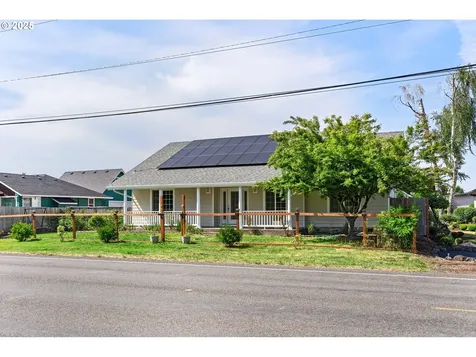 30 Village Drive Creswell OR 97426
