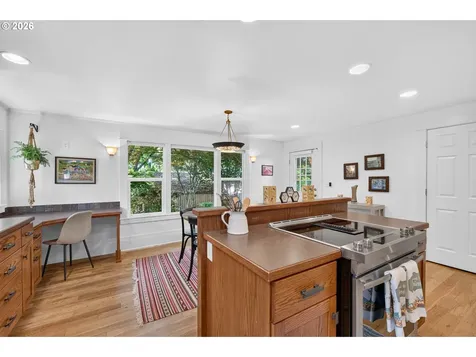 520 SE 1st Street Mcminnville OR 97128