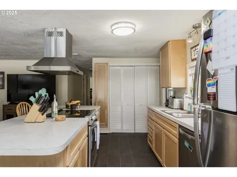 11698 SW Royal Villa Drive Portland OR 97224