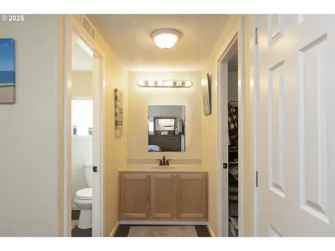 11698 SW Royal Villa Drive Portland OR 97224