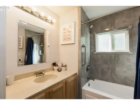 11698 SW Royal Villa Drive Portland OR 97224
