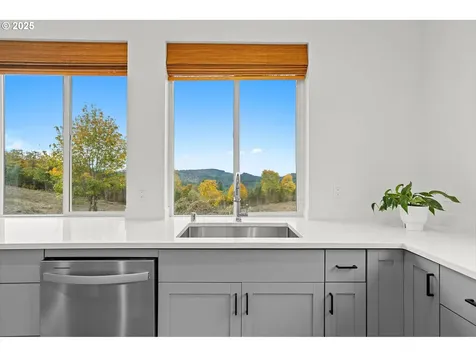 253 S Goble Creek Road Kelso WA 98626