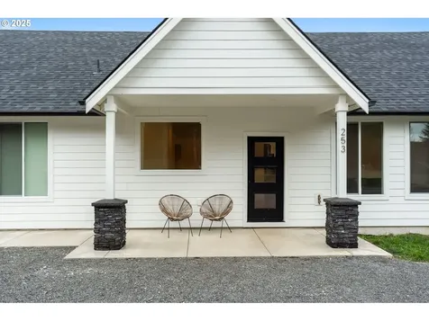 253 S Goble Creek Road Kelso WA 98626