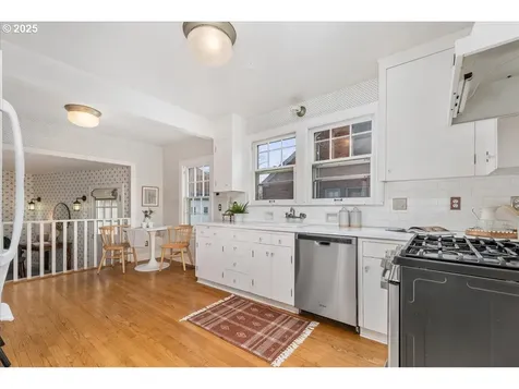 6502 SE 31st Avenue Portland OR 97202
