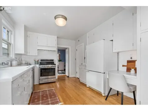 6502 SE 31st Avenue Portland OR 97202