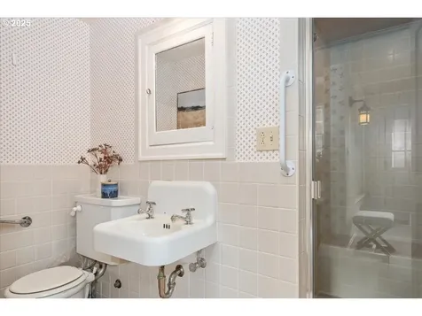 6502 SE 31st Avenue Portland OR 97202