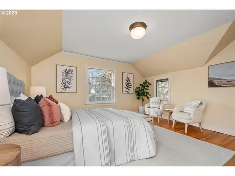 6502 SE 31st Avenue Portland OR 97202