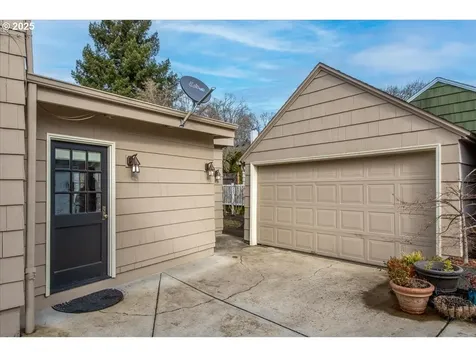 6502 SE 31st Avenue Portland OR 97202