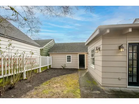 6502 SE 31st Avenue Portland OR 97202