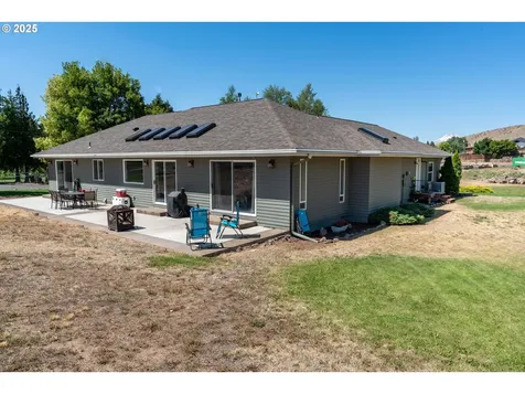 520 NE 6th Street Dufur OR 97021