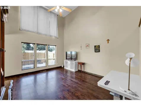 860 S 8th Street Harrisburg OR 97446