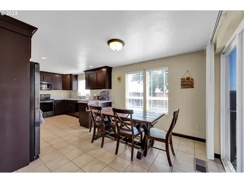 860 S 8th Street Harrisburg OR 97446