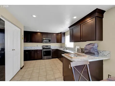 860 S 8th Street Harrisburg OR 97446