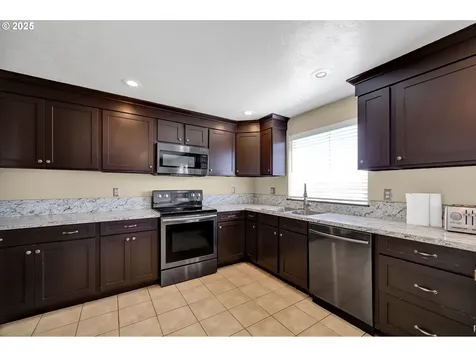 860 S 8th Street Harrisburg OR 97446
