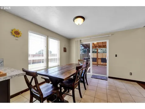 860 S 8th Street Harrisburg OR 97446