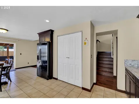 860 S 8th Street Harrisburg OR 97446