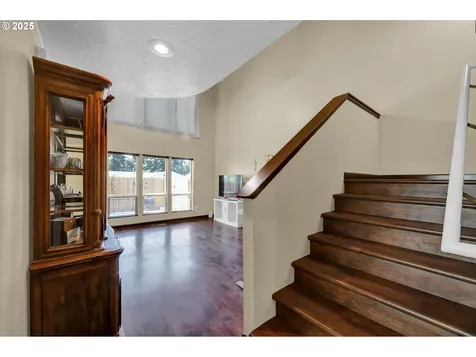 860 S 8th Street Harrisburg OR 97446