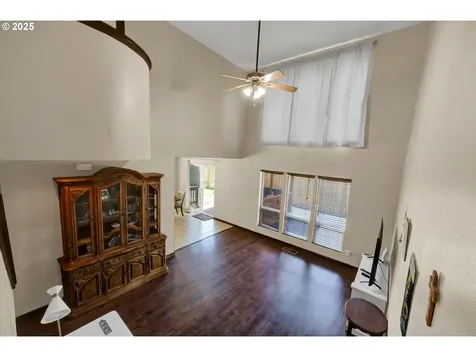 860 S 8th Street Harrisburg OR 97446