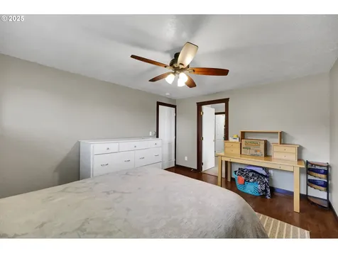 860 S 8th Street Harrisburg OR 97446