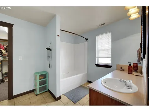 860 S 8th Street Harrisburg OR 97446