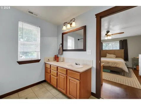 860 S 8th Street Harrisburg OR 97446
