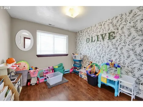 860 S 8th Street Harrisburg OR 97446